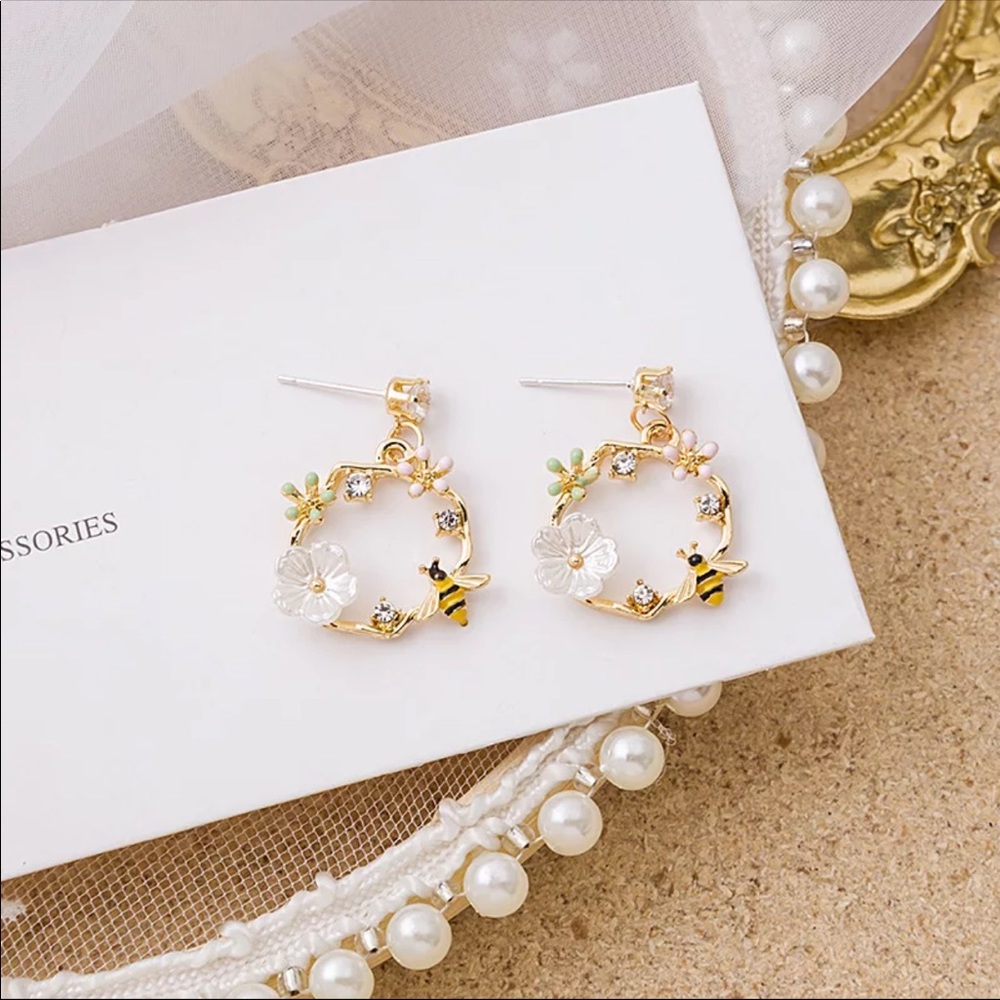 Earrings - Picture 2 of 3